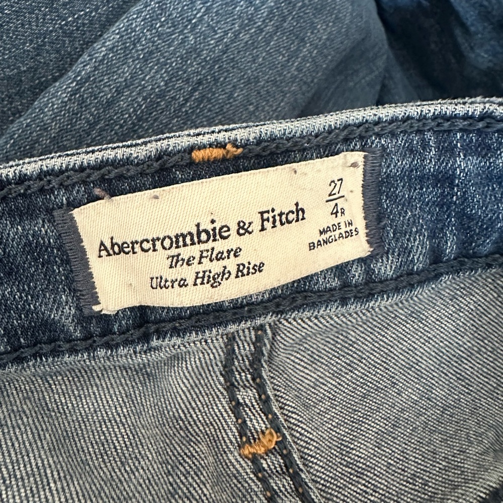 Abercrombie and fitch the flare ultra high rise medium wash size 27 4R - Picture 2 of 9